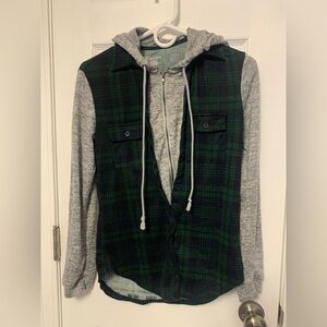 No Boundaries Green and Black Plaid Shirt Jacket with Hood